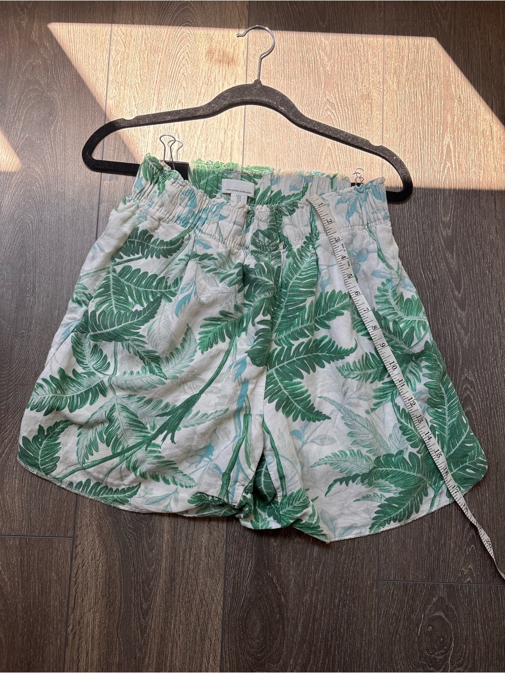 H&M Cream Shorts with Green Leaf Print - Picture 4 of 4
